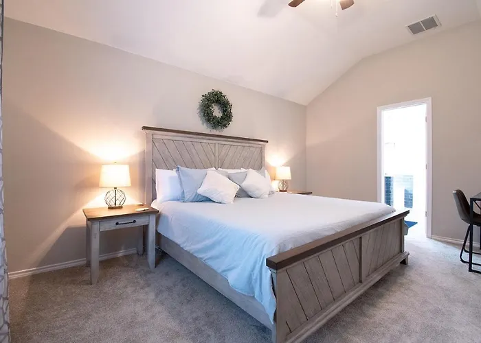 Texas Roots: King Beds And Modern Comfort