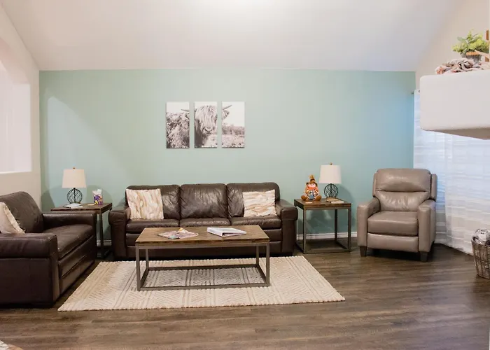 Texas Roots: King Beds And Modern Comfort