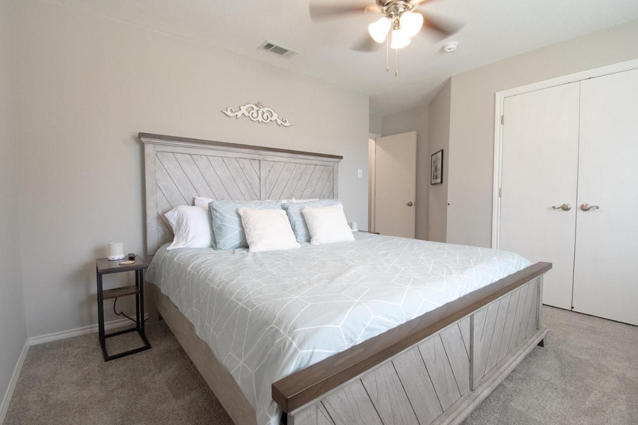 Holiday home Texas Roots: King Beds And Modern Comfort *