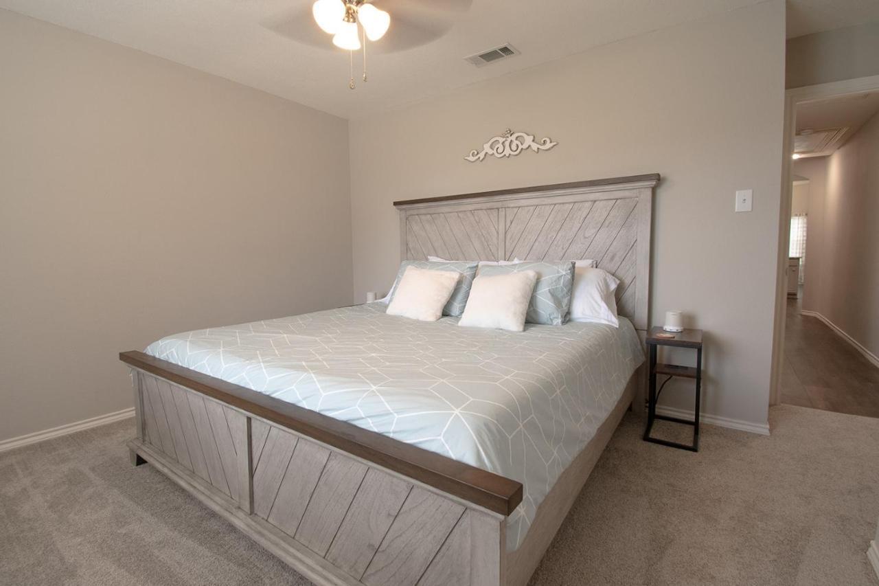 Texas Roots: King Beds And Modern Comfort * McKinney