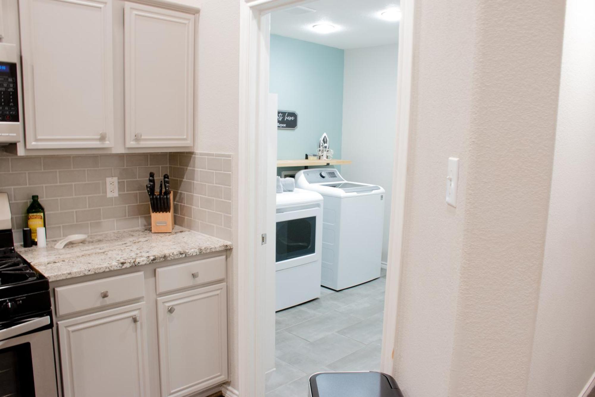 Texas Roots: King Beds And Modern Comfort Holiday home McKinney
